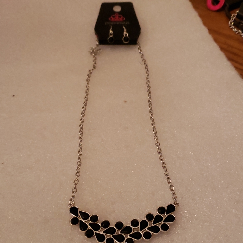 Necklace w earrings